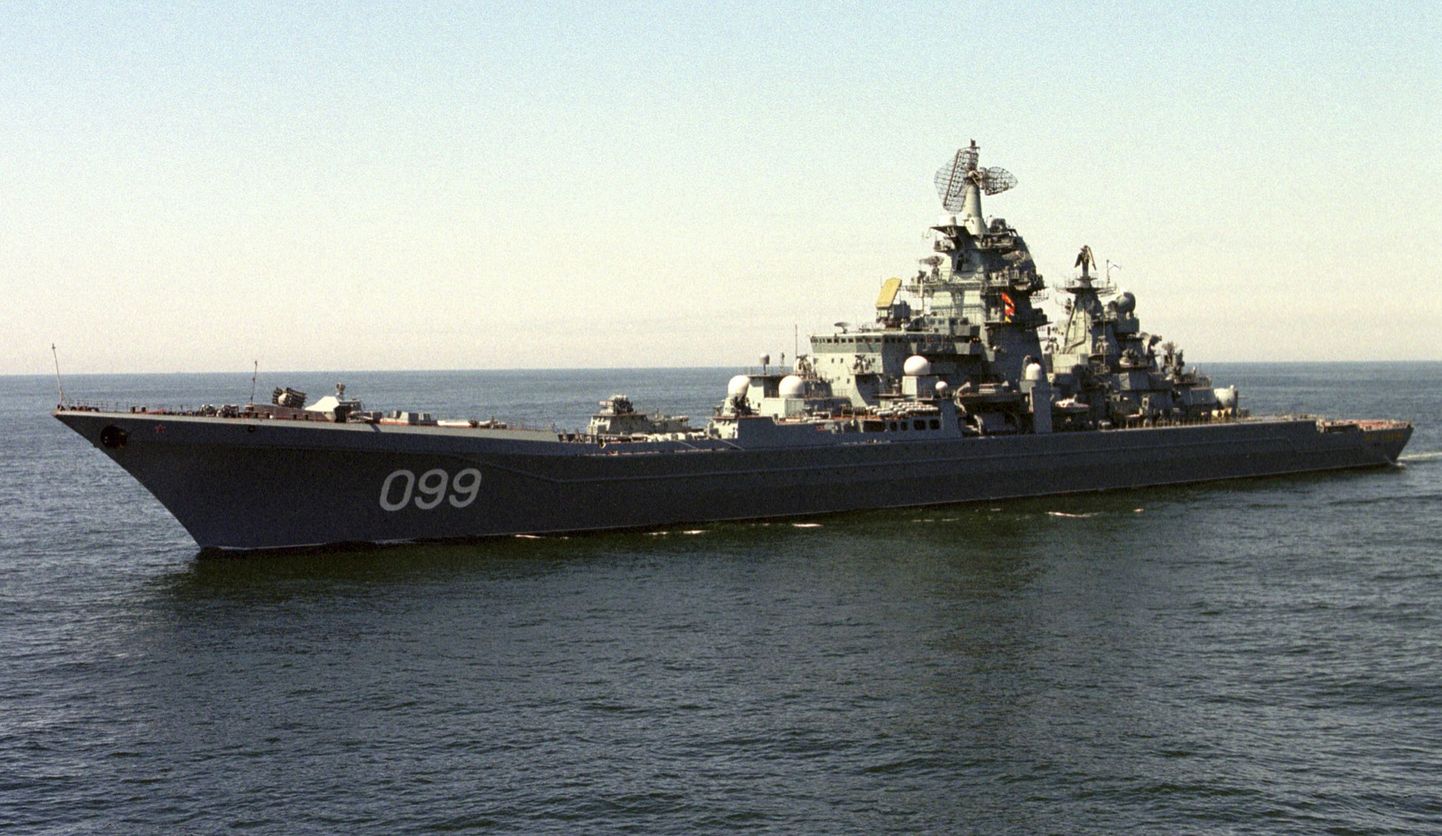 Venemaa tuumalõhkepeadega varustatud raketiristleja ja Põhjalaevastiku lipulaev «Pjotr Veliki».