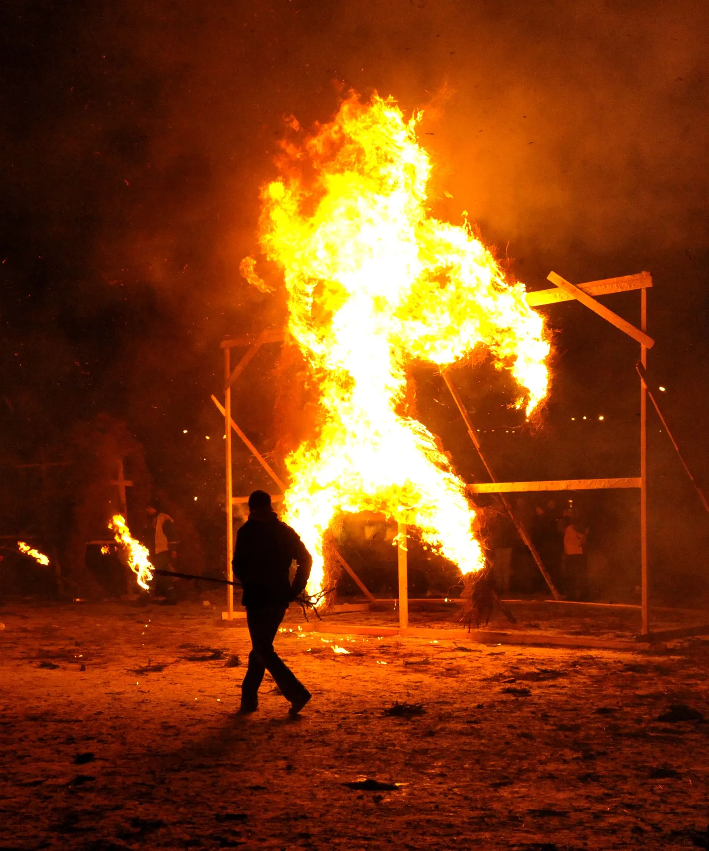 Огненное шоу фестиваля света в Каласадам.