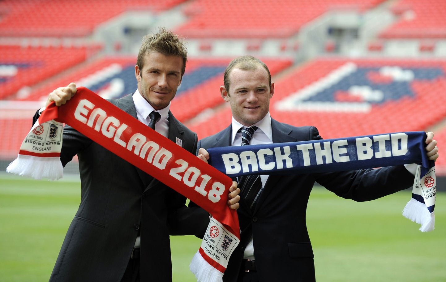 Дэвид Бекхэм и Уэйн Руни рекламируют заявку Англии на ЧМ-2018.