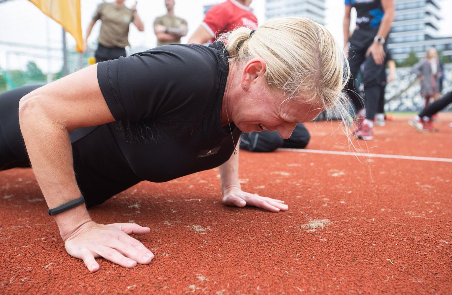 Kristina Šmigun-Vähi nägi Kaitseväe spordihommikul palju vaeva.