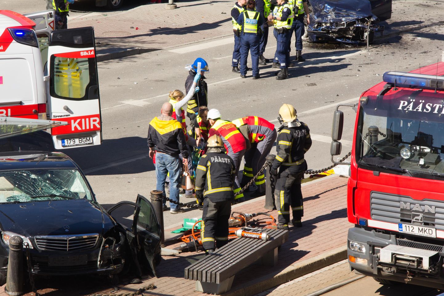 16 мая прошлого года Оливер спровоцировал на Тартуском шоссе в Таллинне ДТП, в котором пострадали 13 человек. Один из них получил опасные для жизни травмы, еще трое – тяжелые травмы.
