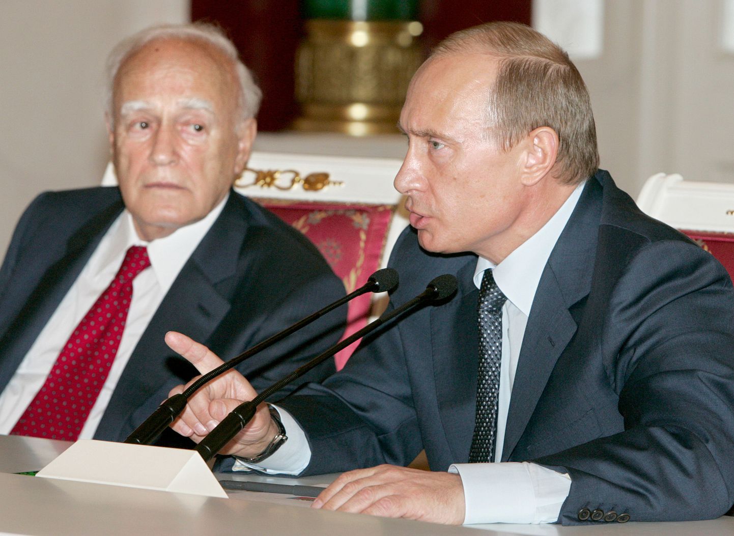 Vene president Vladimir Putin oma toonase Kreeka kolleegi Karolos Papouliasega