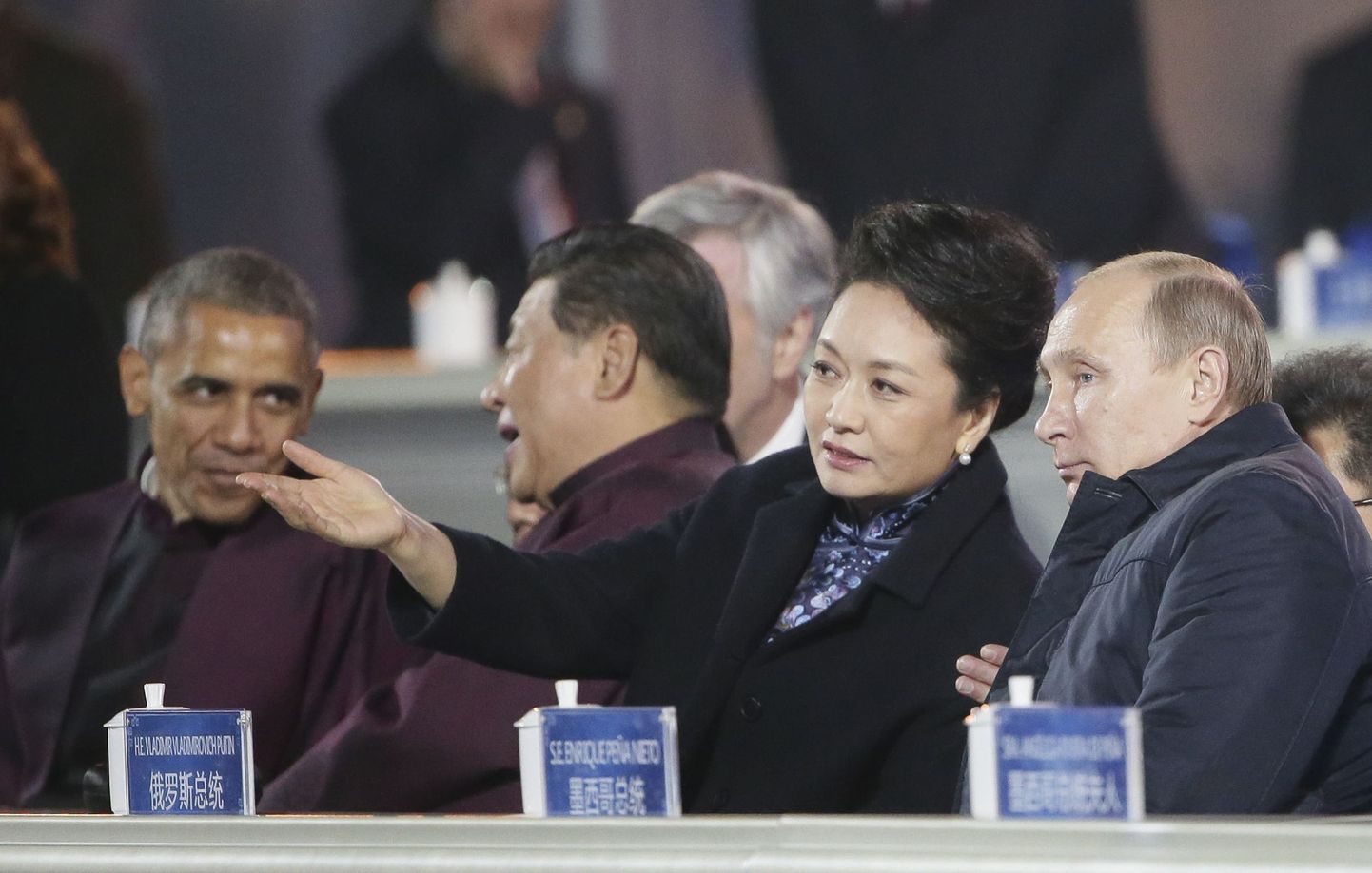 Vladimir Putin (paremal), Peng Liyuan,  Xi Jinping ja Barack Obama (vasakul)