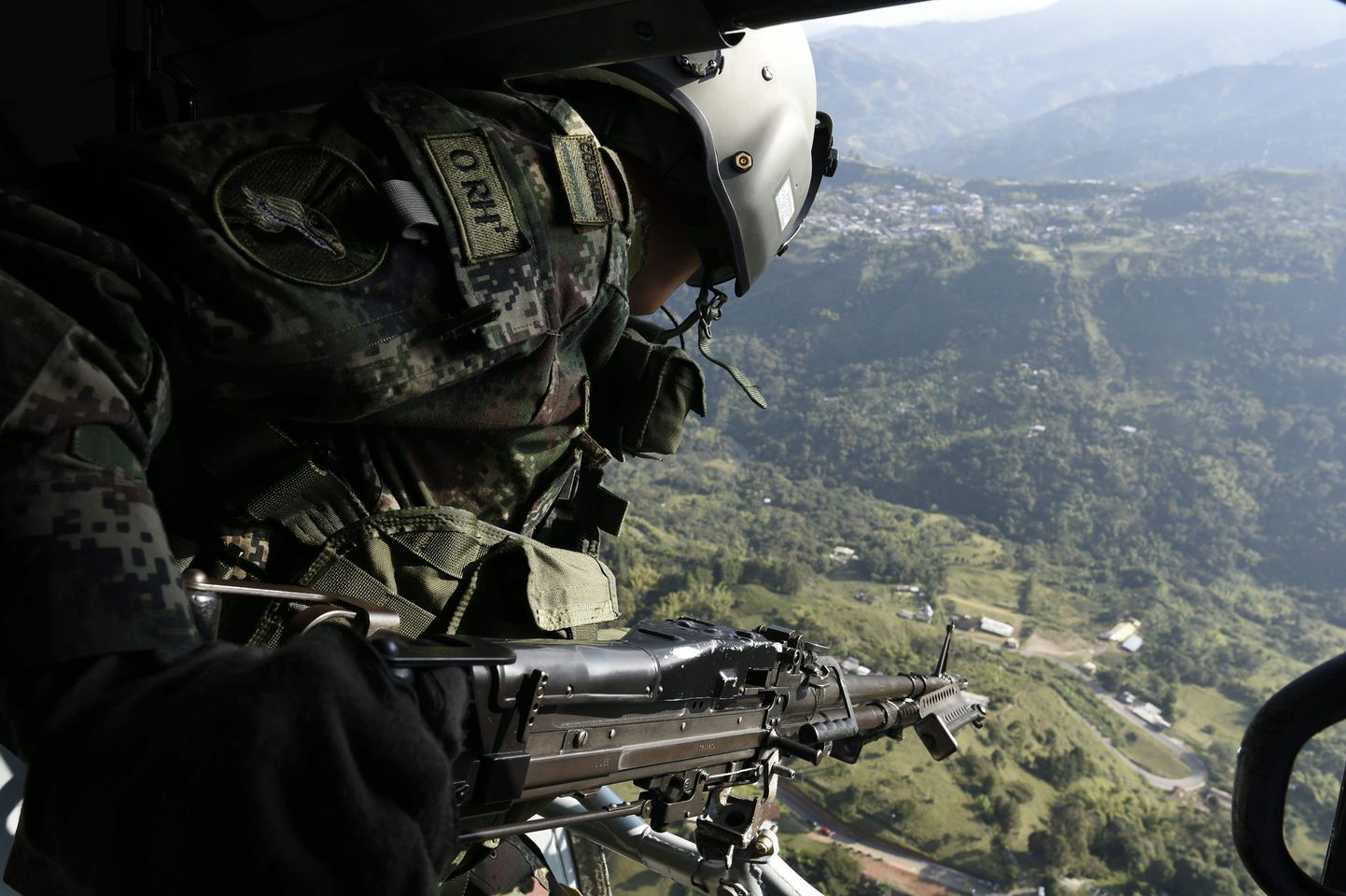 Colombia valitsusvägede kopter Valle del Cauca kohal, kus leidis aset mitmeid vasaksisside rünnakuid.