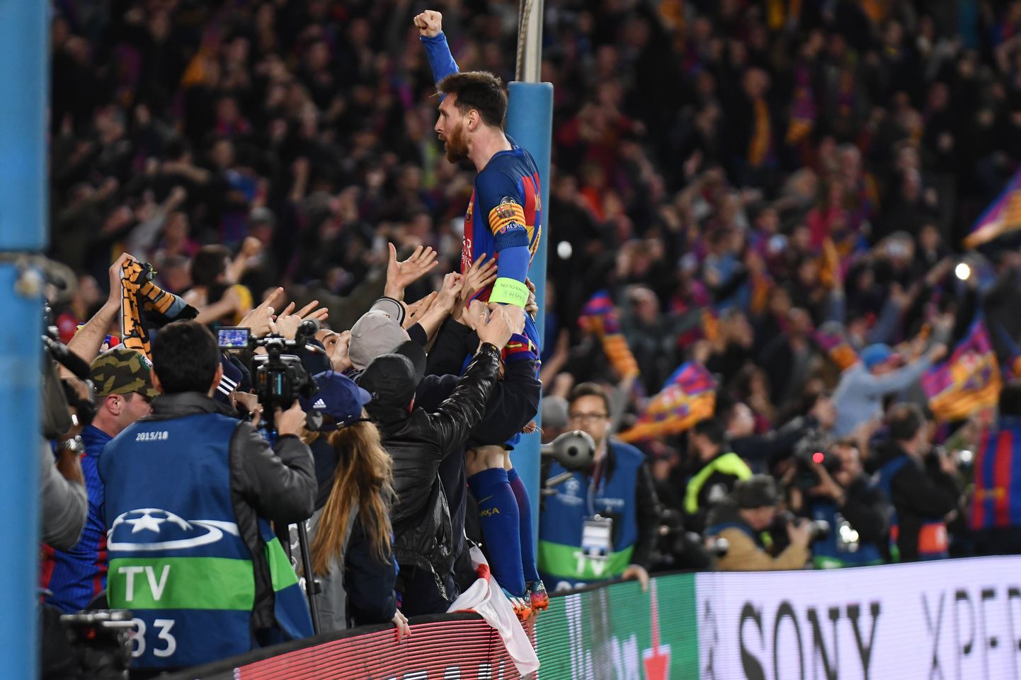 Lionel Messi Barcelona uskumatut võitu tähistamas.