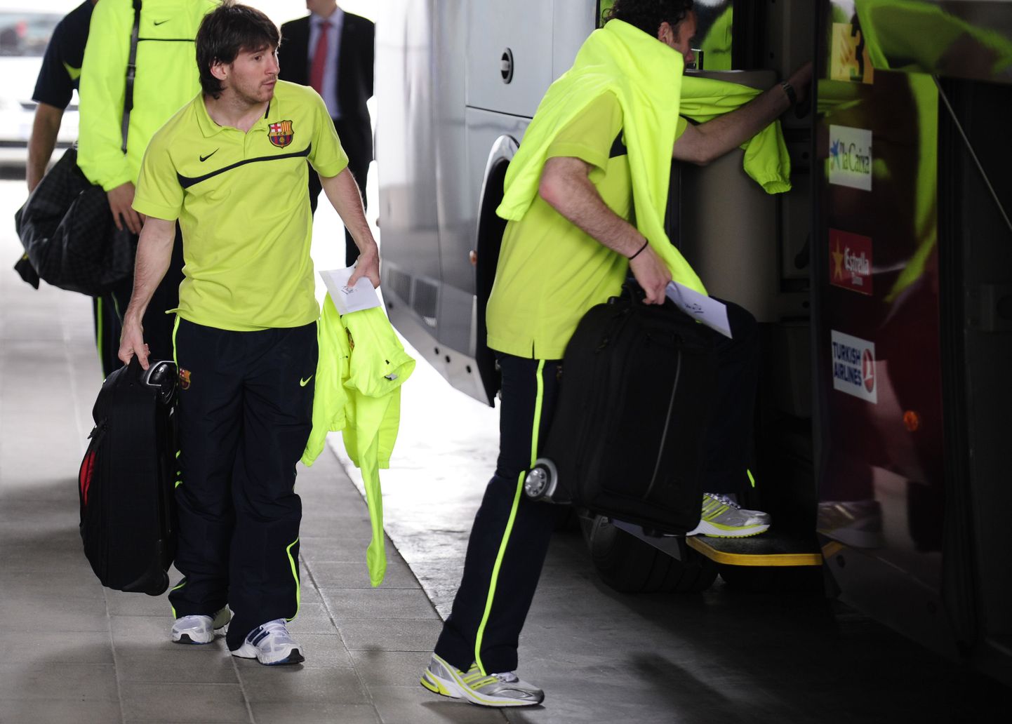 FC Barcelona tähtmängija Lionel Messi alustamas bussireisi Milanosse.