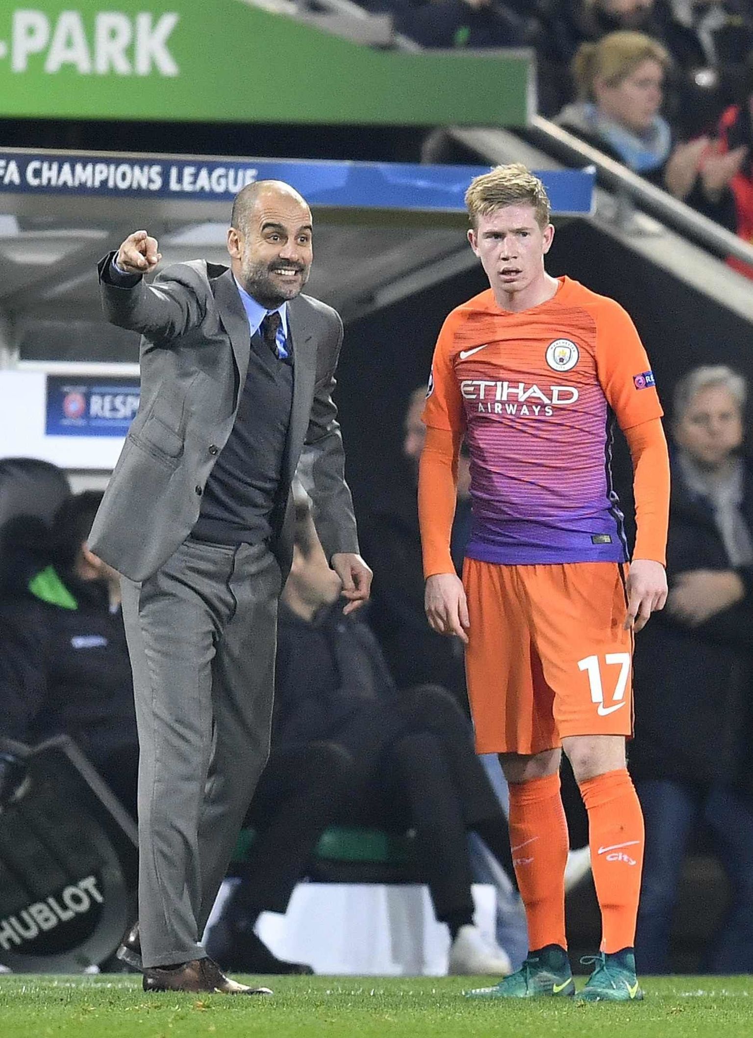 Manchester City peatreener Pep Guardiola (vasakul) ja meeskonna tähtmängija Kevin De Bruyne.