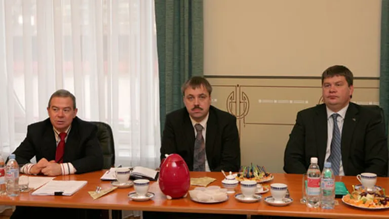 Ventspils mērs Aivars Lembergs (no kreisās), premjera padomnieks iekšlietu jautājumos Raimonds Lazdiņš un premjers Aigars Kalvītis. 15.janvāris, 2007 
