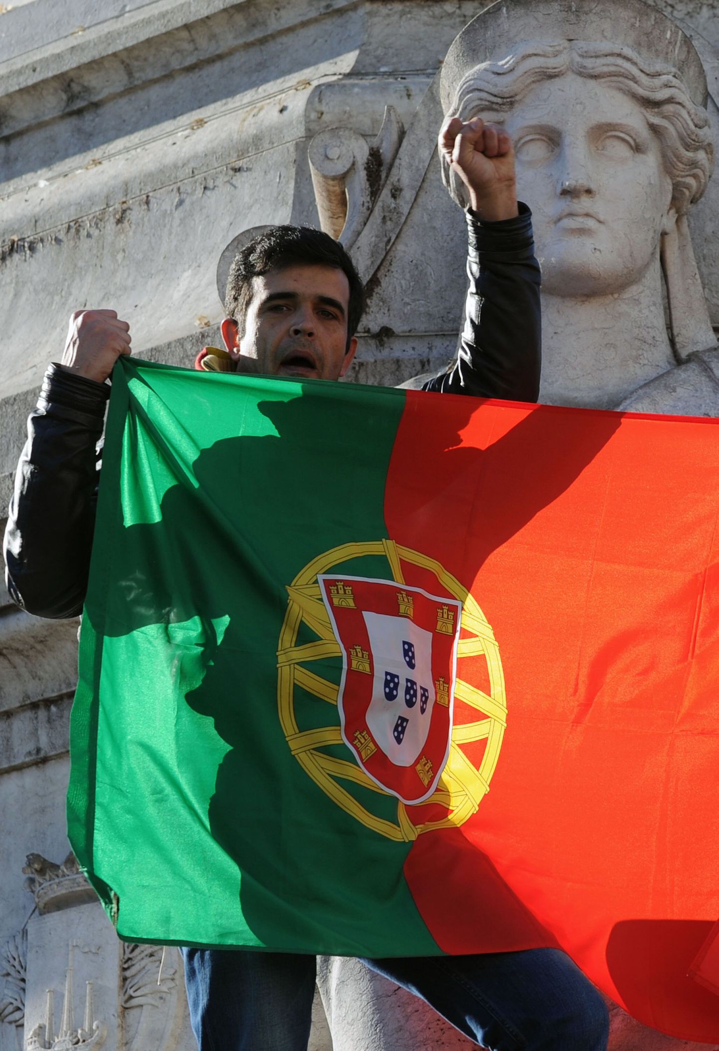 Флаг Португалии. Иллюстративный снимок.