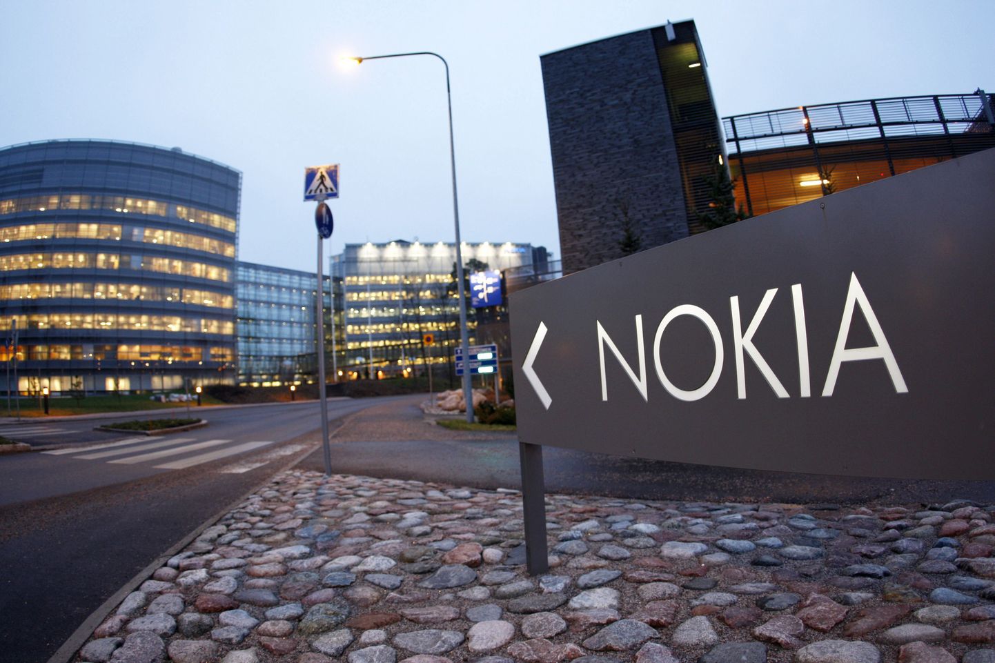 Viit Espoos, mis juhatab Nokia peahoone juurde.