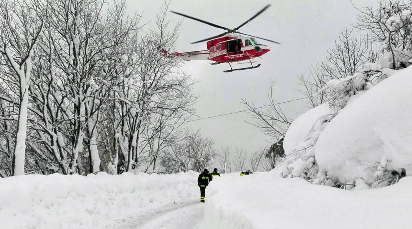 Вертолет службы спасения в Италии.
