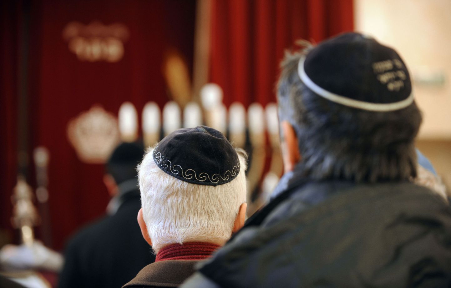 Juudid sünagoogis.