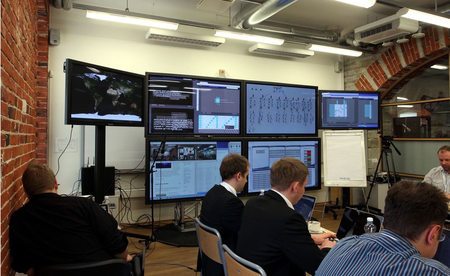 Rahvusvaheline küberkaitseõppus NATO Tallinna küberkaitse kompetentsikeskuses.