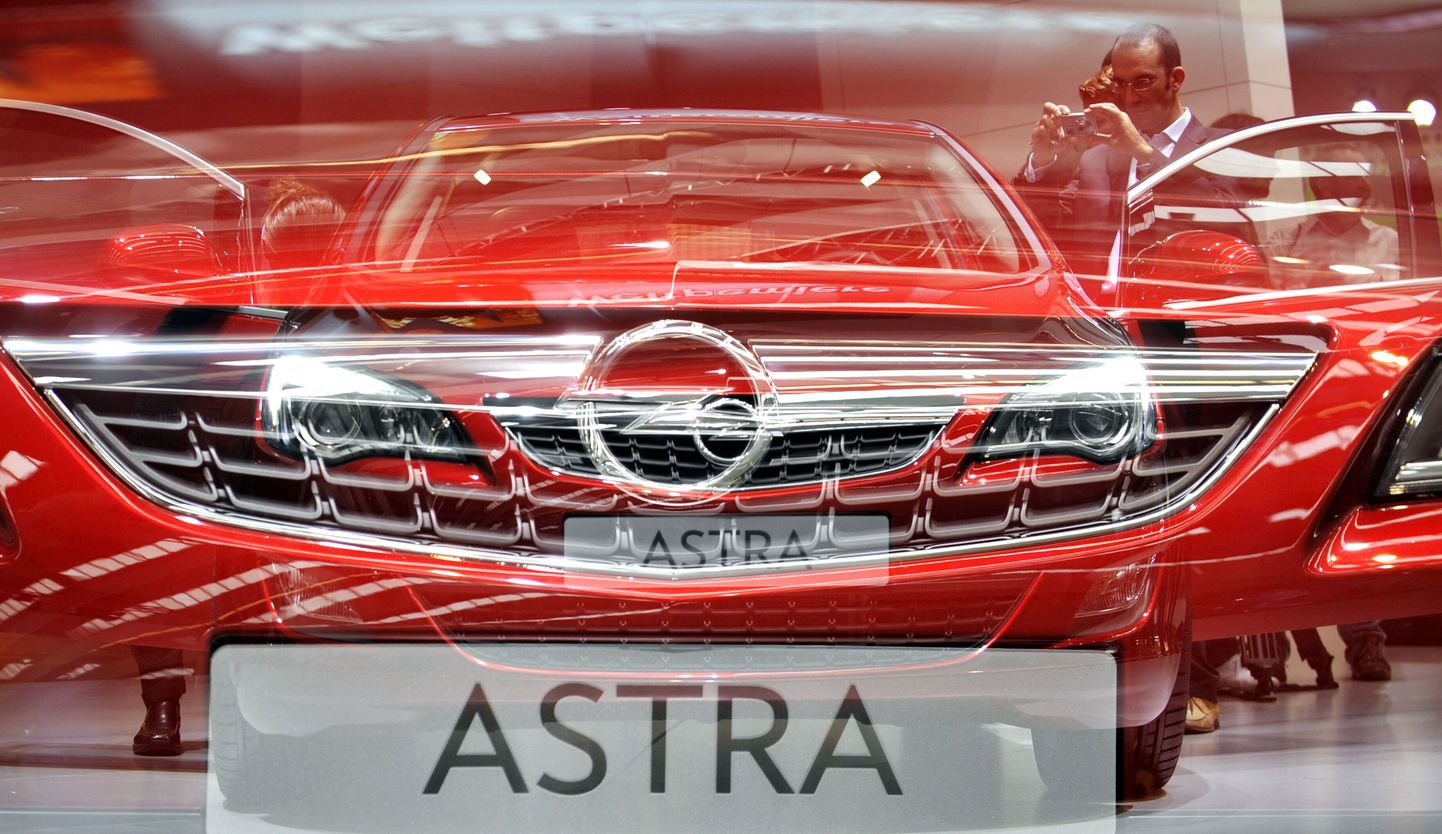 Uus Opel Astra.