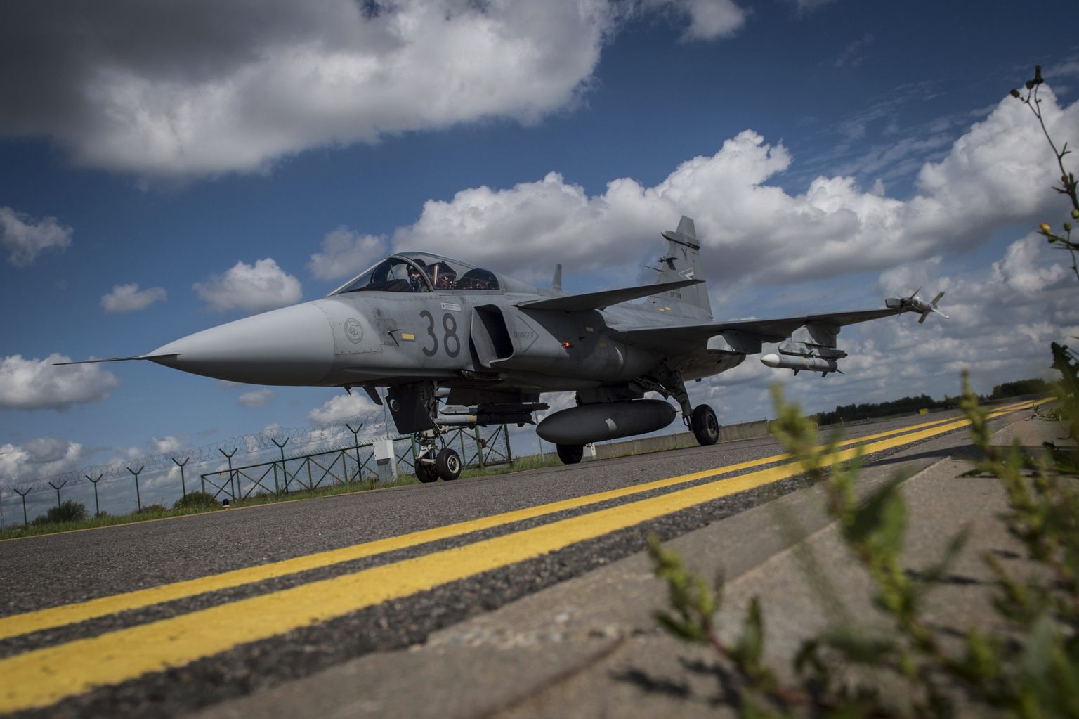 Ungari õhujõudude hävituslennuk JAS-39 Gripen Siauliai lennubaasis Leedus.