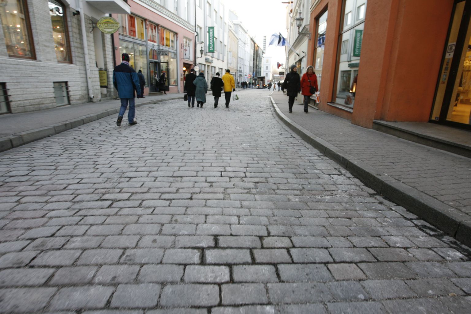 Viru tänav nägi välja nii puhas, nagu oleks lumesadu sealt mööda läinud.