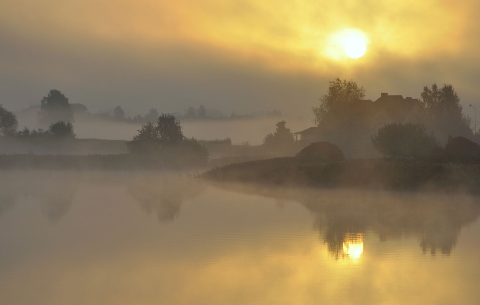 Migla virs Šuņezera vai Šuņazara Daugavpilī.