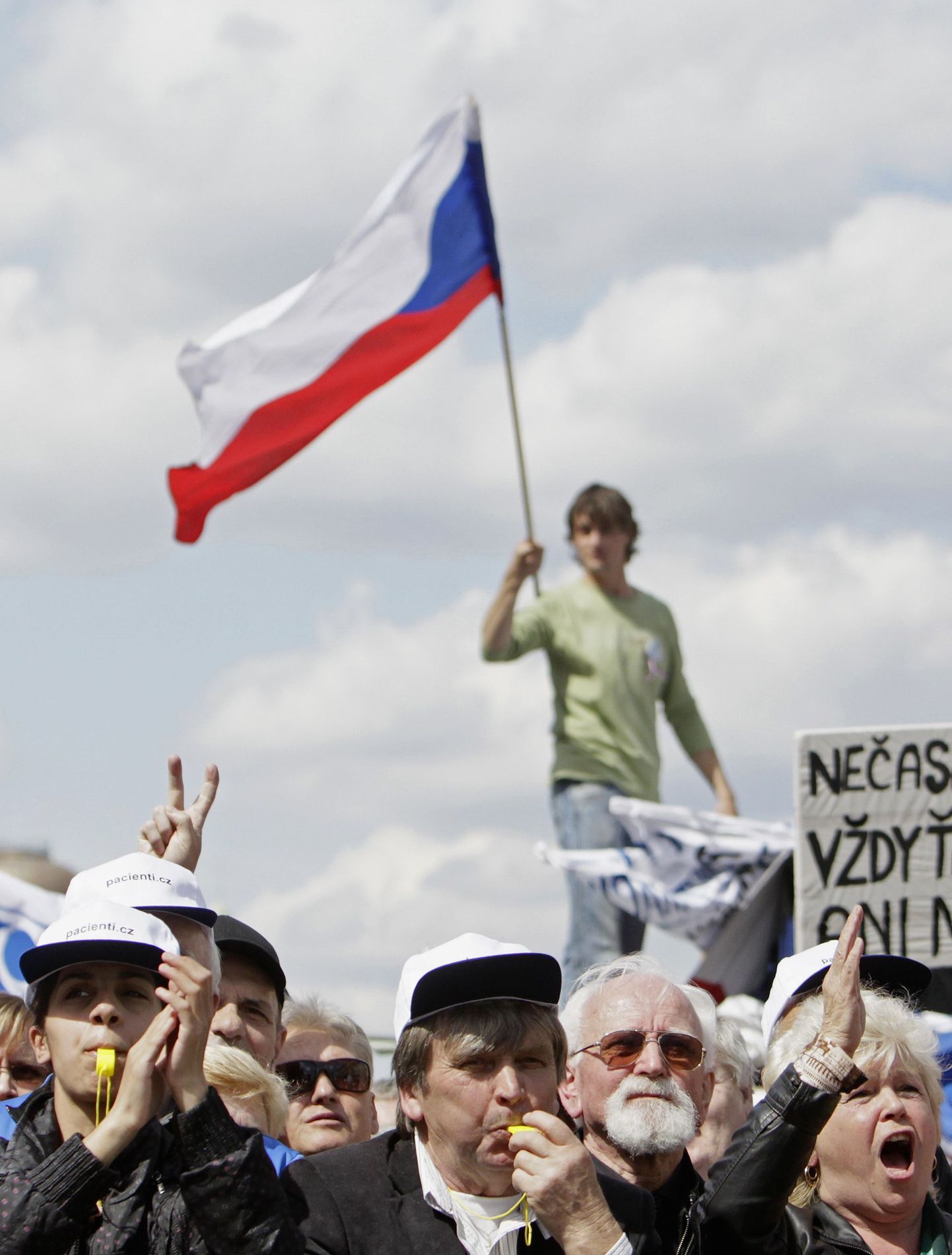 Nädalavahetusel protestisid Praha tänavail kümned tuhanded kodanikud kasinusmeetmete vastu.