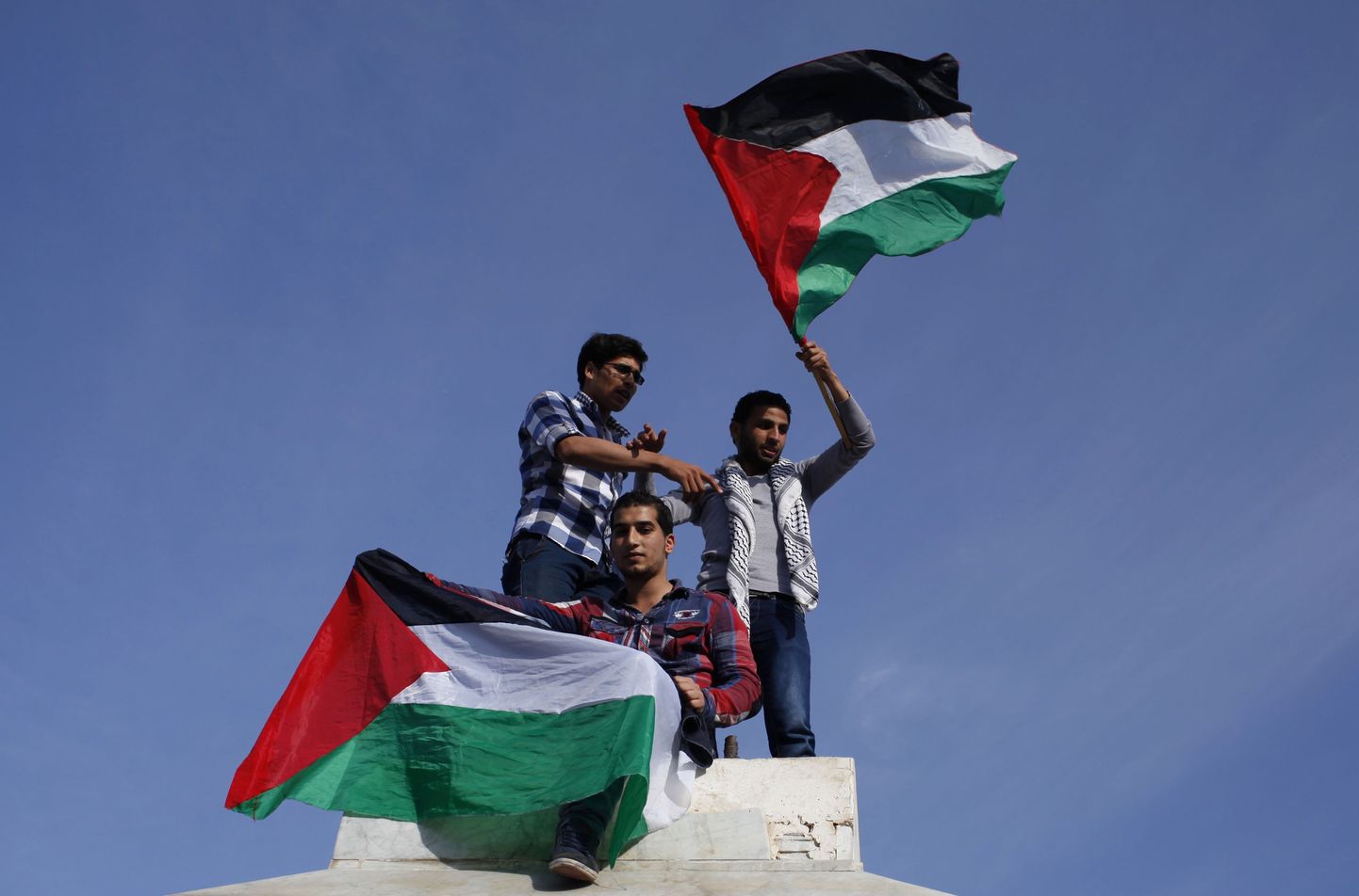 Gaza elanikud Palestiina lipuga.