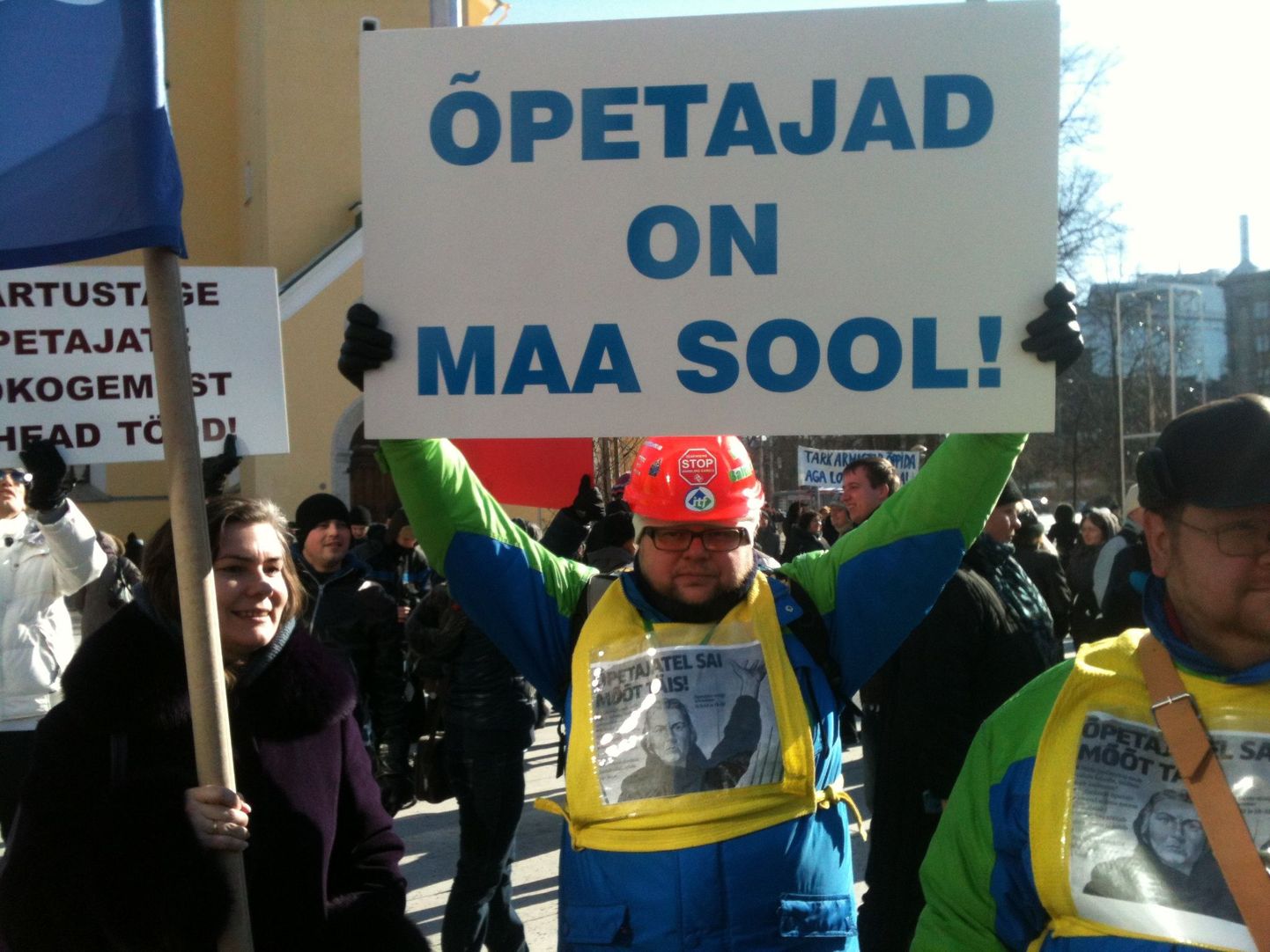Õpetajate miiting Vabaduse väljakul Tallinnas