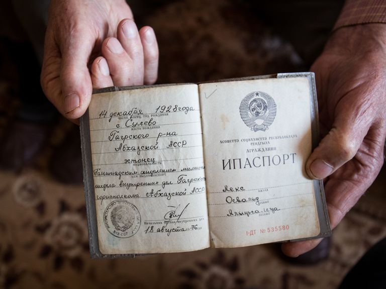Osvaldi nõukogudeaegne pass. Foto: Liis Treimann 