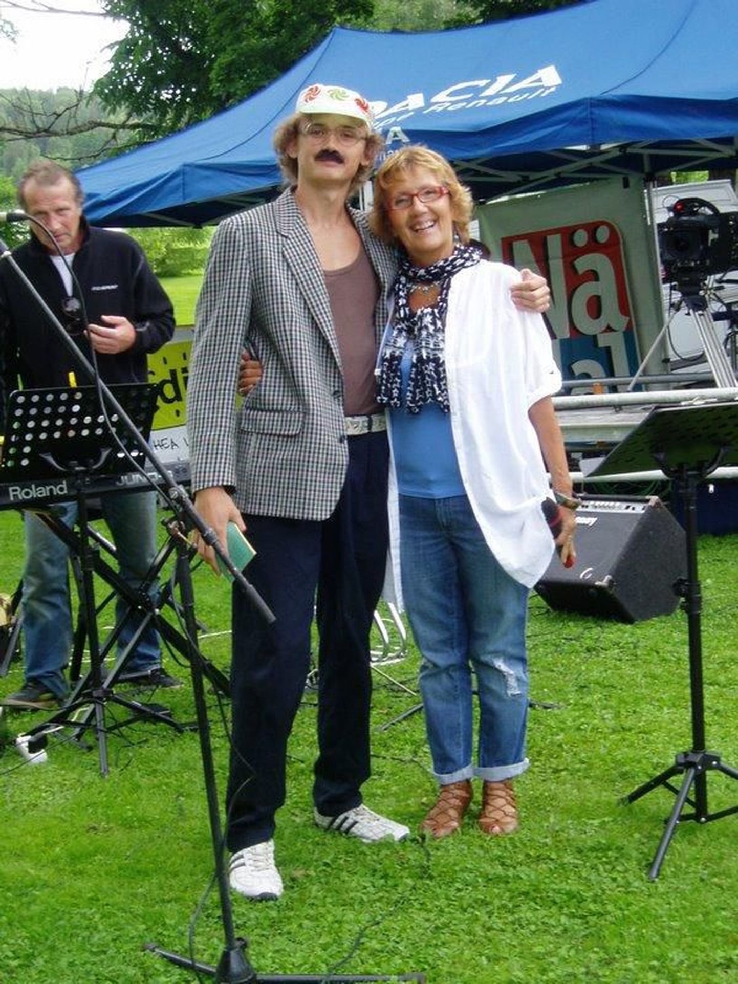 Viktor Muna ja Reet Linna "Laulge Kaasa" salvestusel Pühajärvel 2009 suvel.