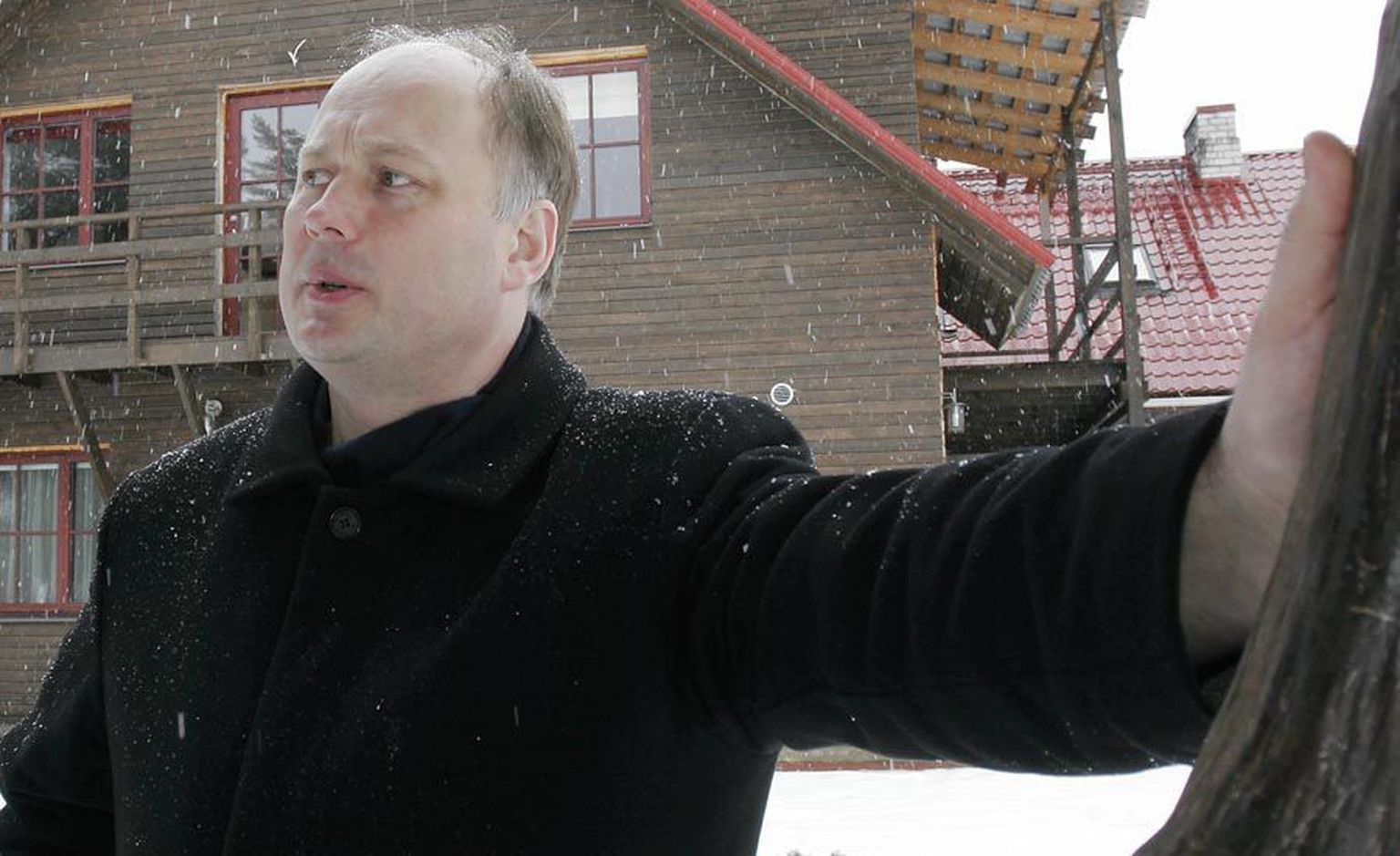 Varem Vanaõue puhkekeskust juhtinud Tõnu Aavasalu paneb väljaspool vallavanema tööaega seal nüüdki käe külge.