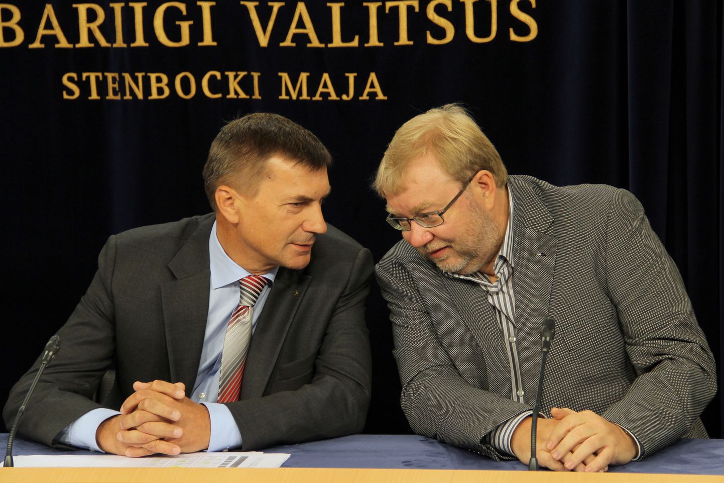 Andrus Ansip ja Mart Laar valitsuse pressikonverentsil.