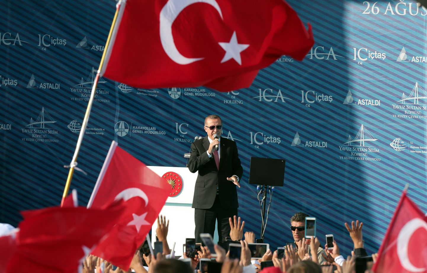 Erdoğan avas kolmanda silla üle Bosporuse väina.