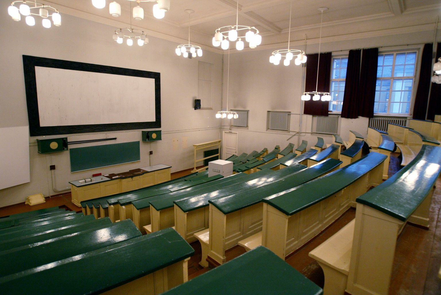 Päris tühjaks ülikoolide auditooriumid vast ei jää, aga ka kõrgkoolidiplomita võib edukas olla.