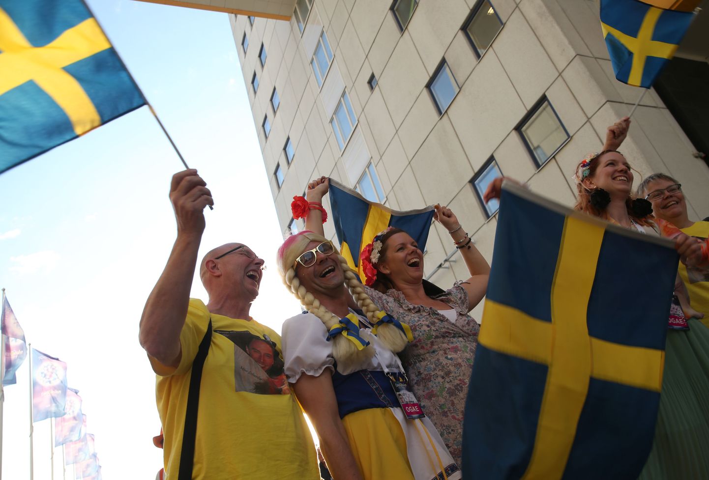 Rootslased oma lipuga