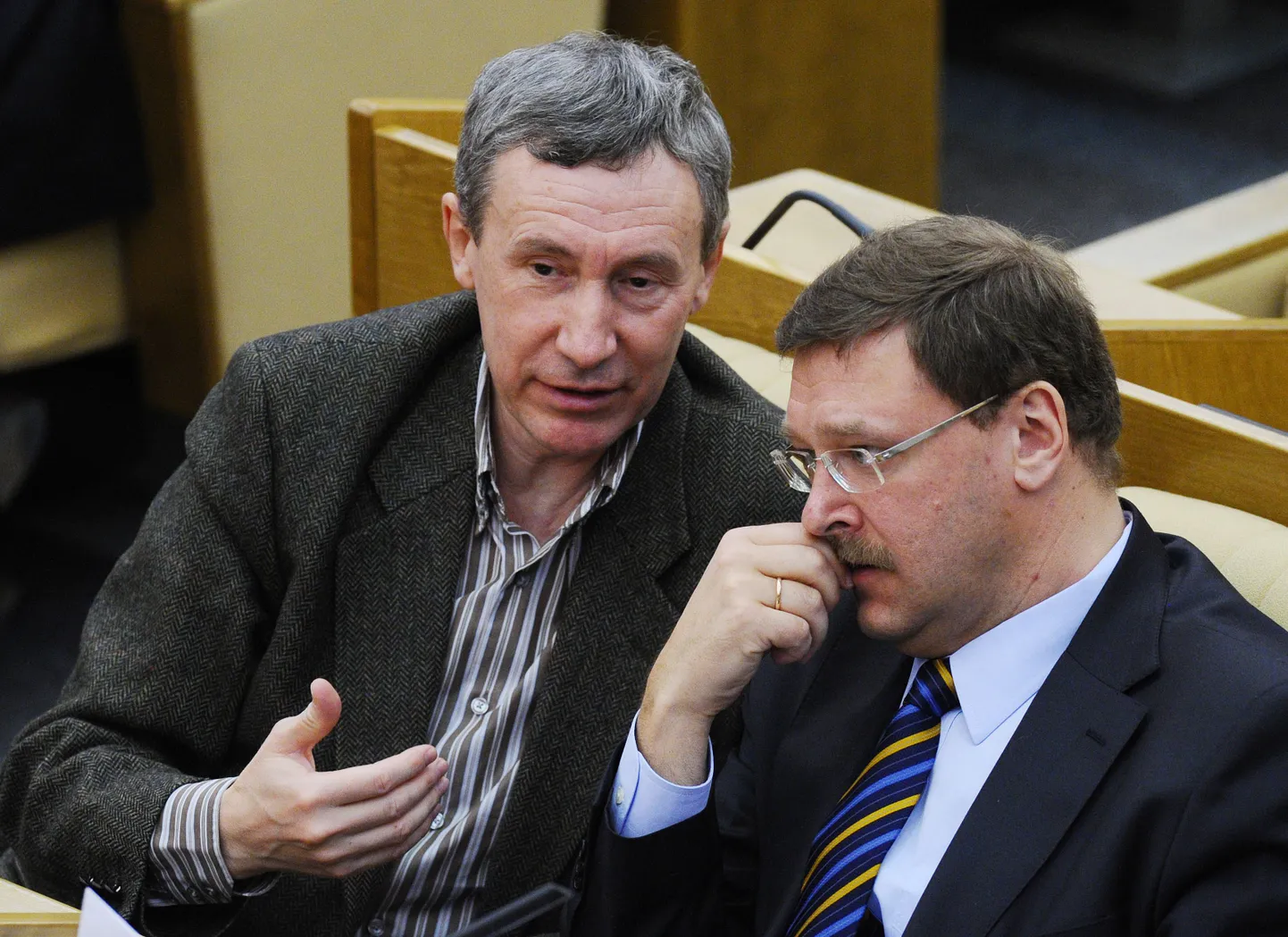 Föderatsiooninõukogu väliskomisjoni aseesimees Andrei Klimov (vasakul) ja Konstantin Kossatšov.