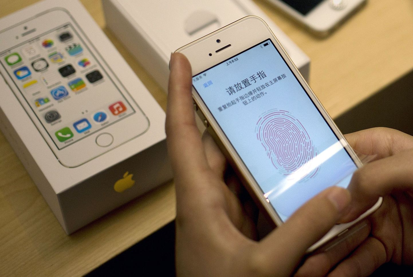 Septembris jõudis Hiinas poodidesse uus iPhone 5s.