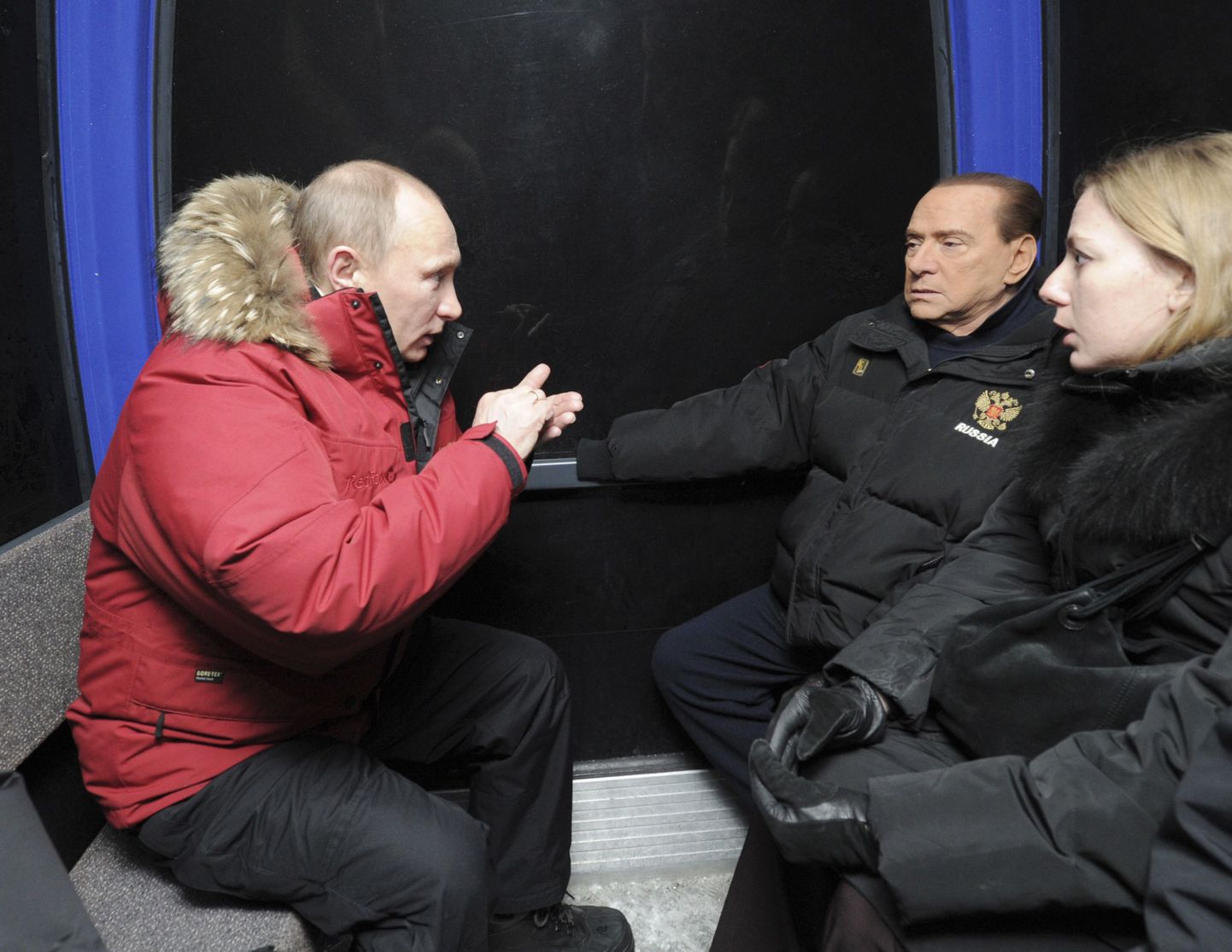 Владимир Путин беседует с Сильвио Берлускони