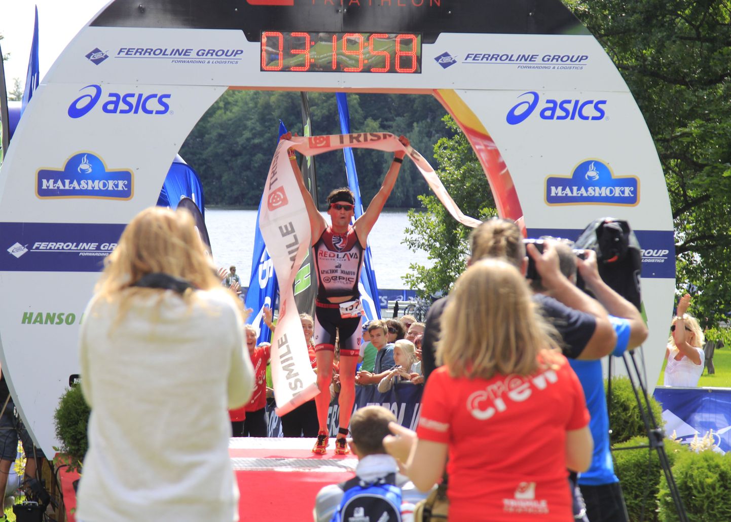 Viimastel aastatel on Eesti suurmaks triatloniks kujunenud Trismile’i triatlonifestival Pühajärve ääres, mis on kokku toonud enam kui 1000 triatlonisõpra. Tuleval aastal samas peetava Ironman’i osalejate limiit on 2000 inimest ja suure tõenäosusega täituvad kohad kiiresti.