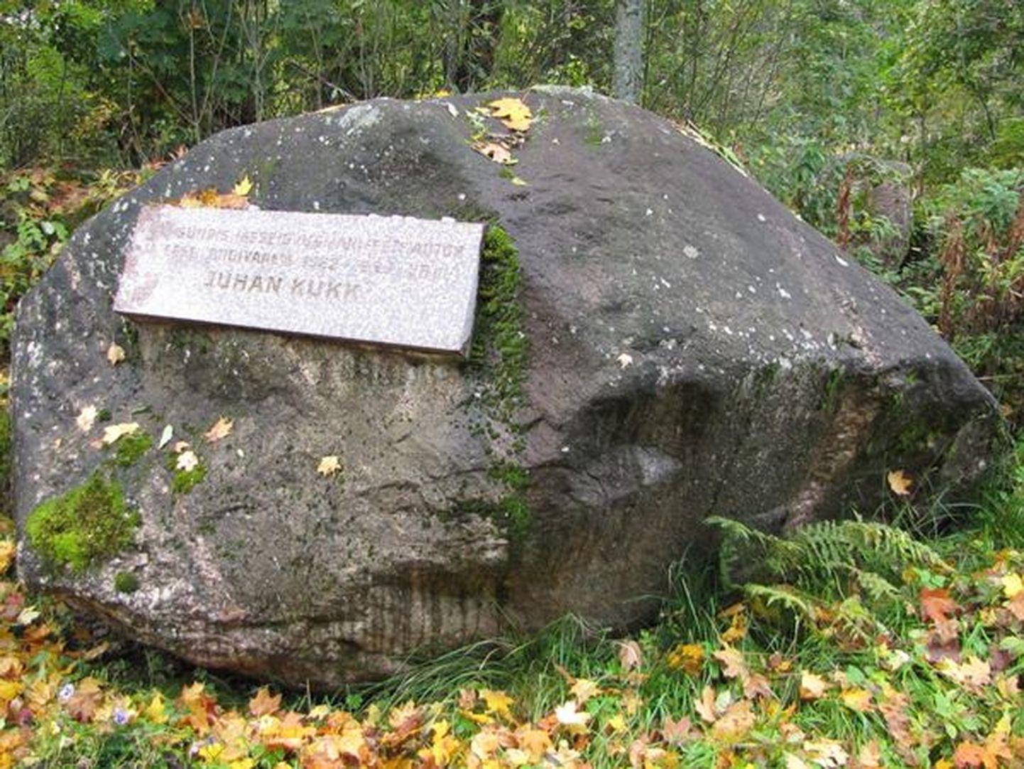Juhan Kuke mälestuskivi Käru külas.