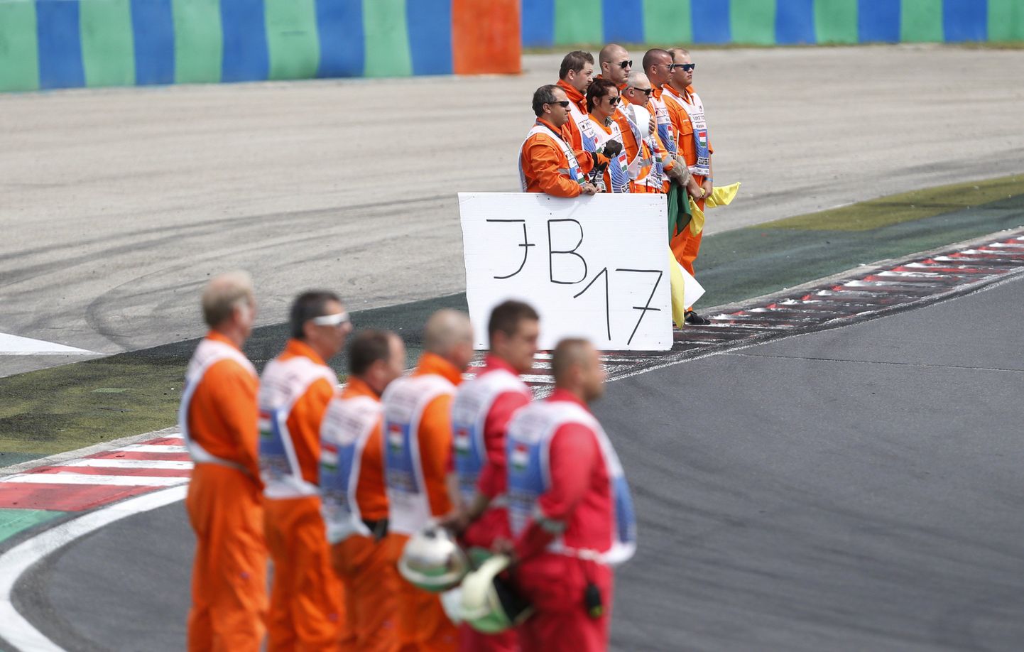 Jules Bianchi surma järel sõideti järgmine F1 sarja etapp Ungaris, kus leinaminutiga mälestasid hukkunud sõitjat nii tema kolleegid, pealtvaatajad kui ka etapi korraldajad ning rajatöölised.