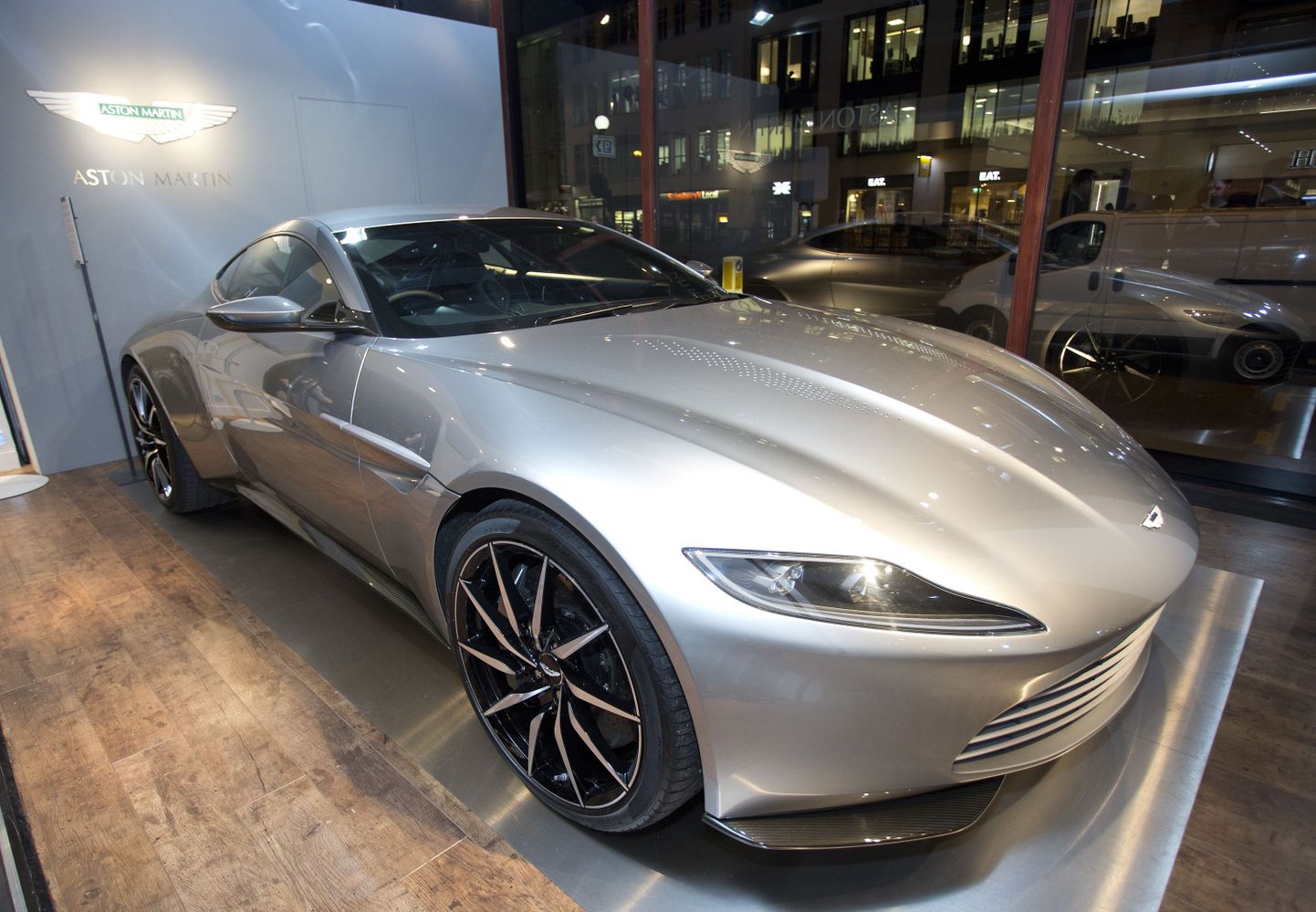 James Bondi Aston Martin DB10 läheb oksjonile