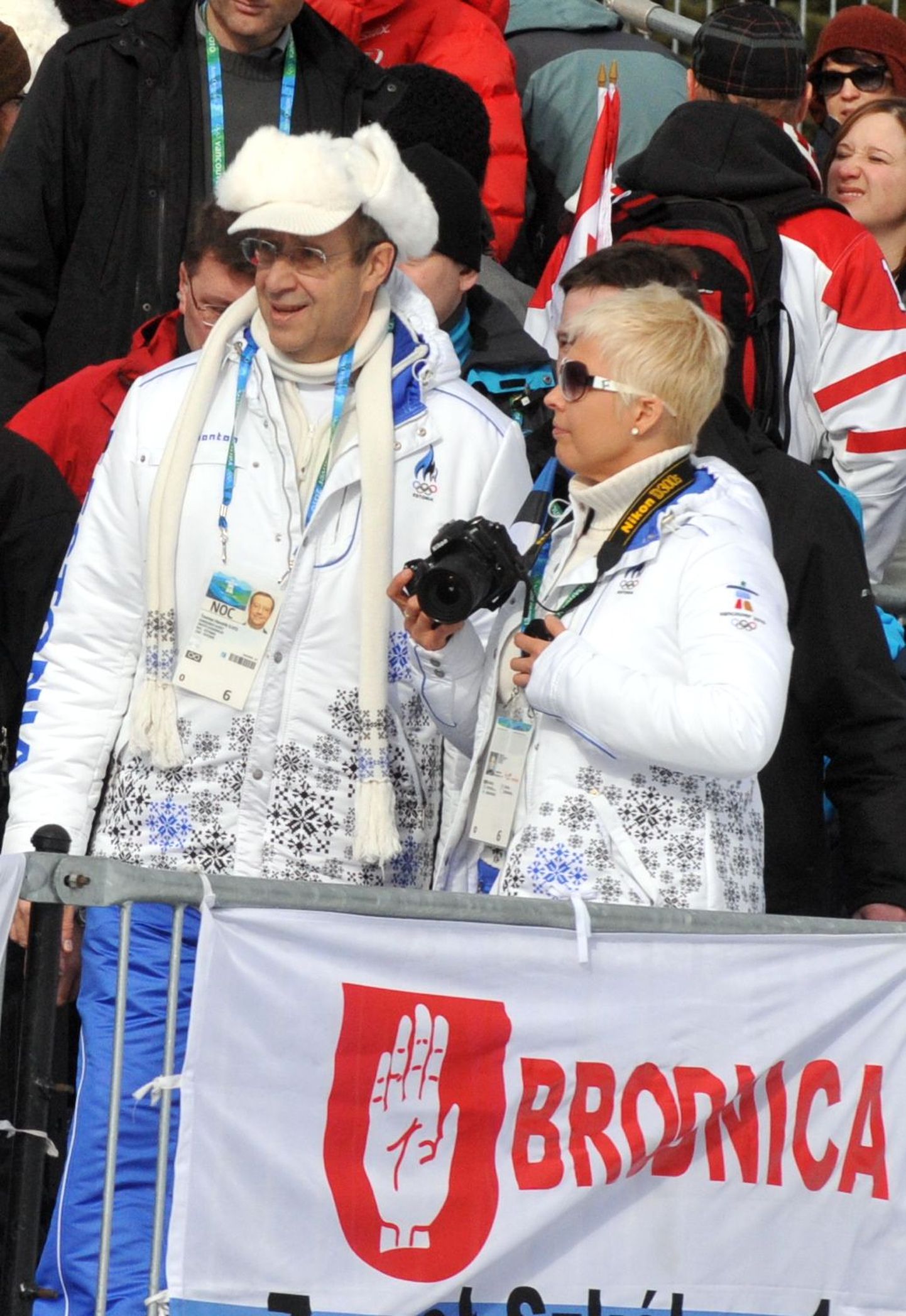 President Toomas Hendrik Ilves koos abikaasa Evelin Ilvesega Vancouveri taliolümpial Kristina Šmigun-Vähile kaasa elamas.