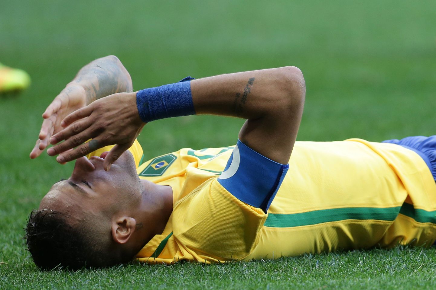 Brasiilia kapten Neymar pettununa pärast viigimängu Lõuna-Aafrikaga.