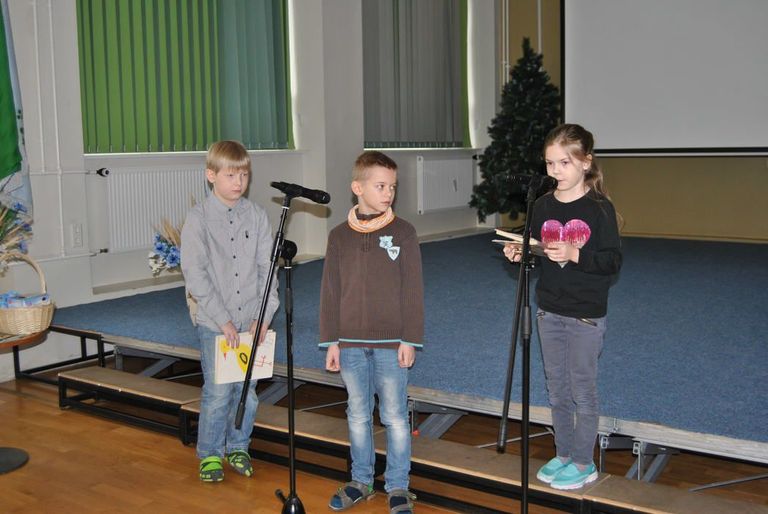 Pärnu-Jaagupi põhikoolis on traditsiooniks saanud emakeelepäeva tähistamine algklassides koos naaberkoolide õpilastega.