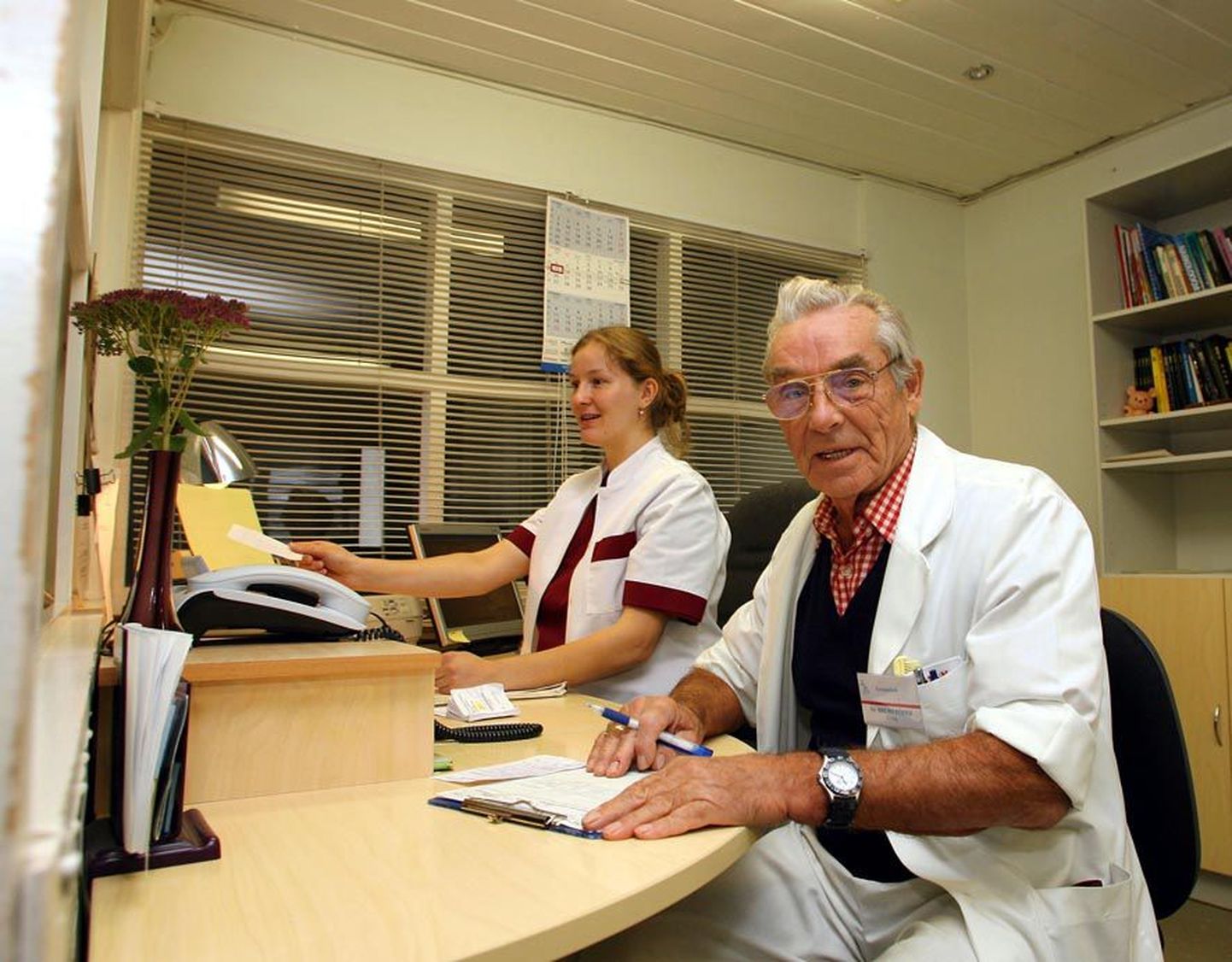 Veel 80aastasena töötas Bruno Põder arstina. Tema ülikoolijärgsed arstiaastad möödusid Mäo, Paide ja Türi haiglas.