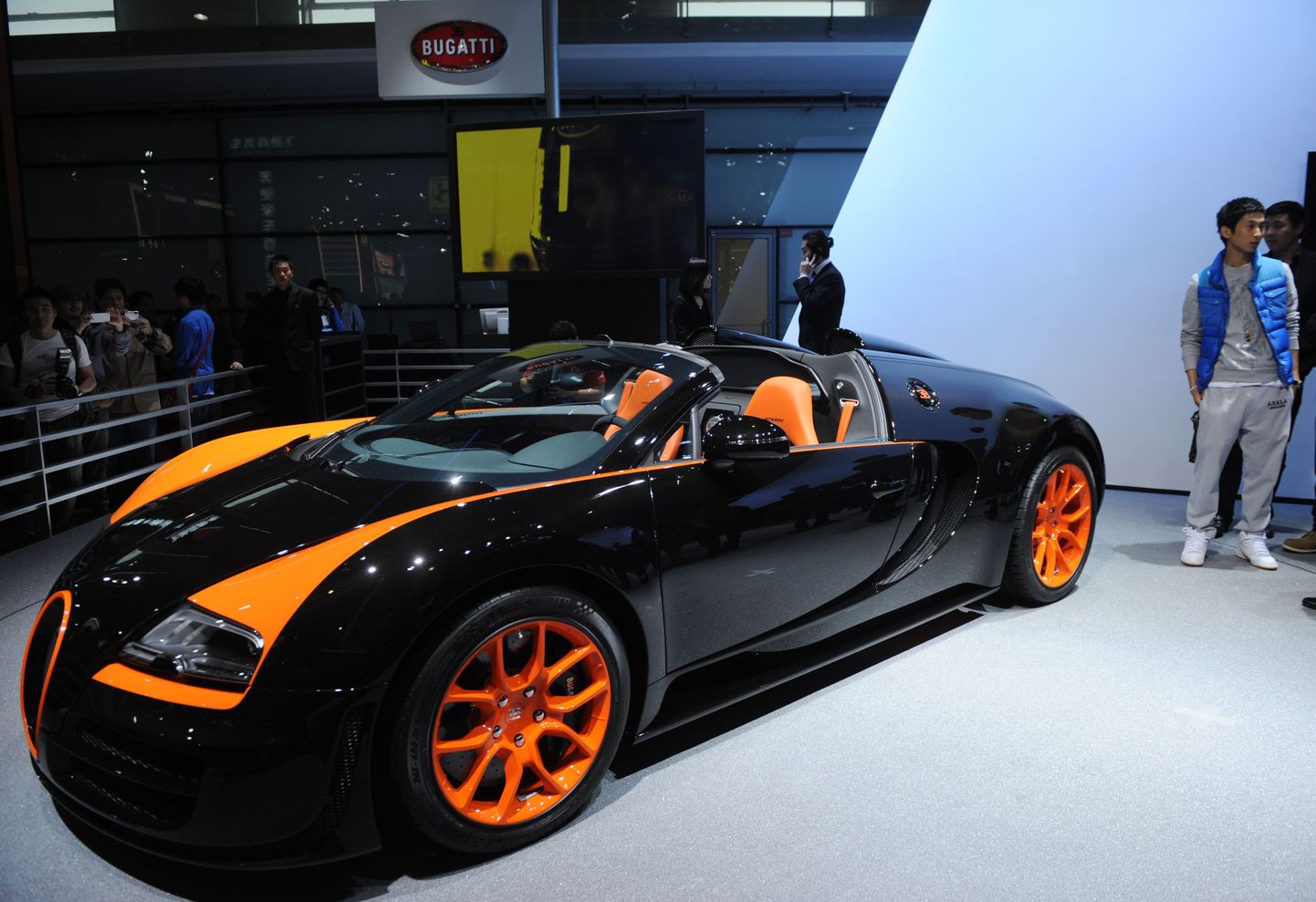 Jay Z и Бейонсе подарили малышу Bugatti Veyron