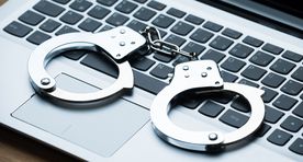 Притворявшийся известным человеком мошенник выманивал деньги в интернете