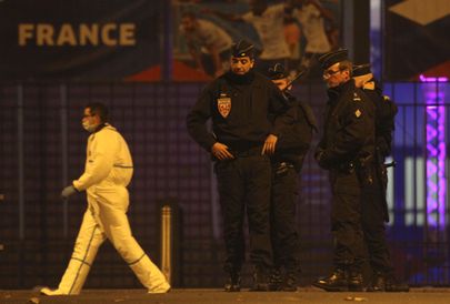 Politseinikud Stade de France'i juures/Scanpix