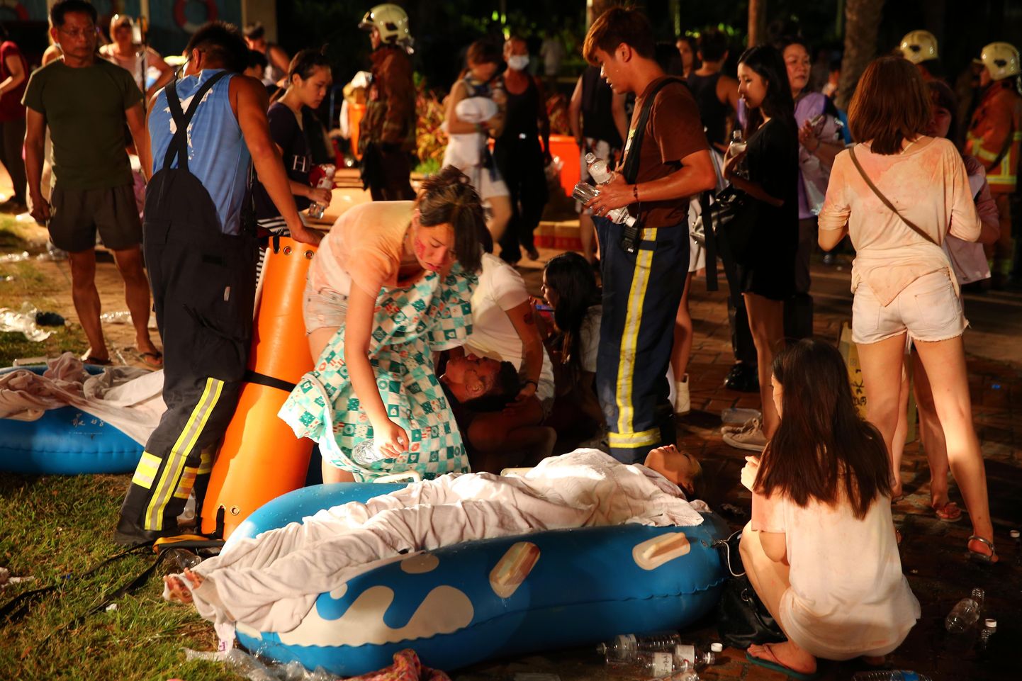Более 500 человек пострадали при взрыве в аквапарке в Тайване.