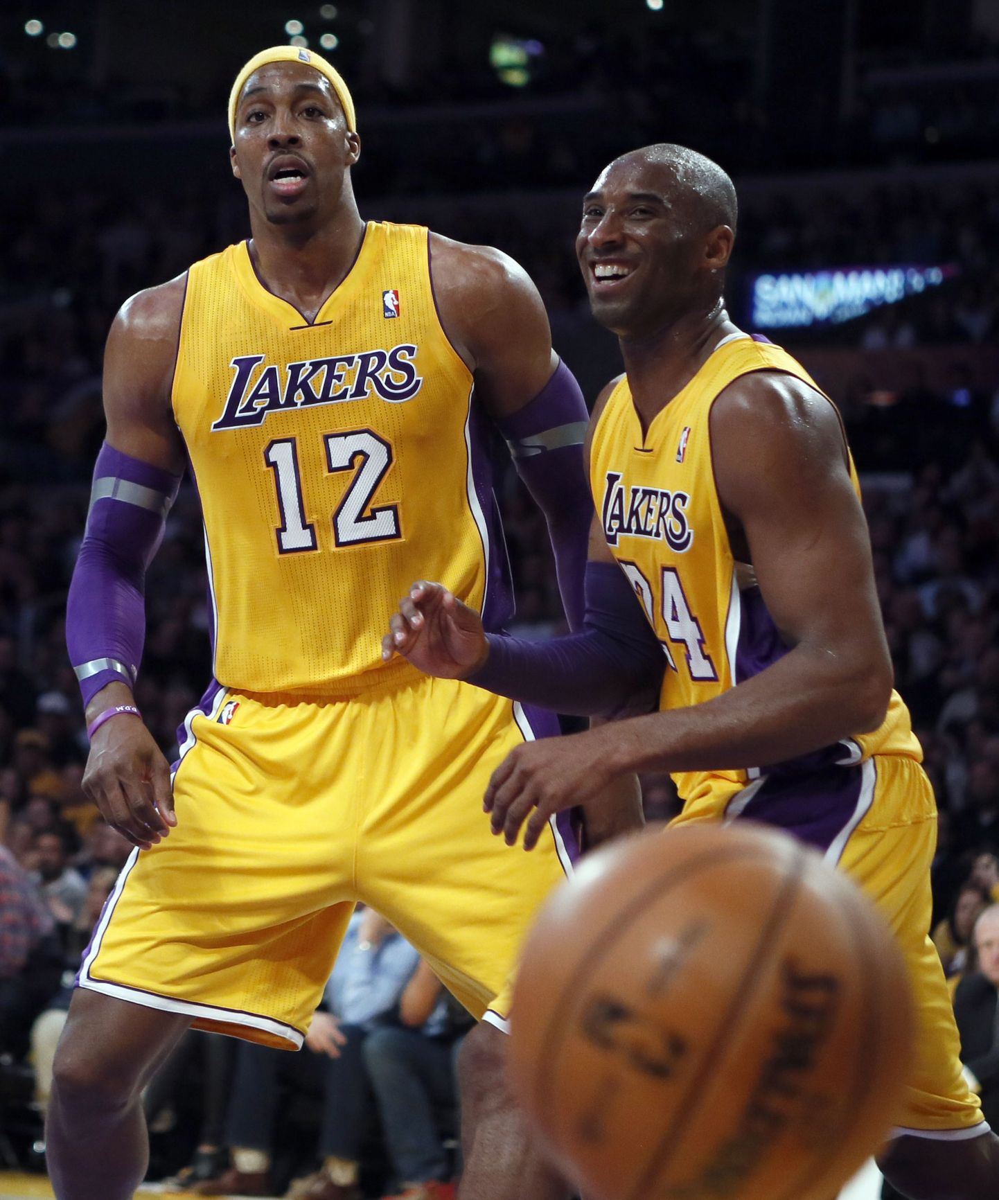 Los Angeles Lakersi korvpallurid Dwight Howard ja Kobe Bryant.