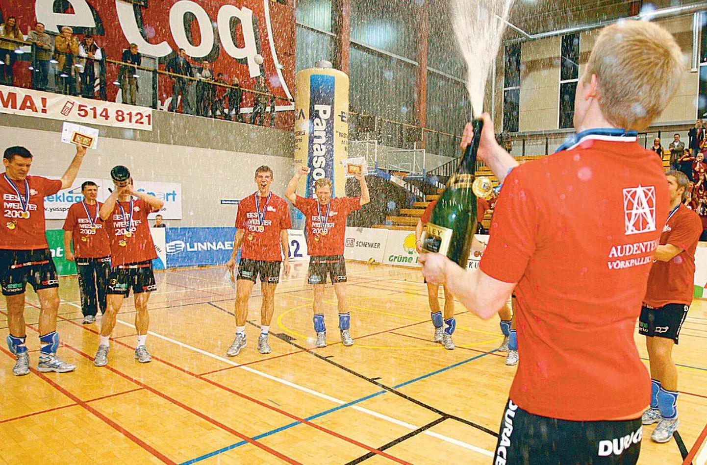 Tallinna Selver võitis võrkpalli Eesti meistriliiga finaalseeria 3:0 ning võis neljapäeva hilisõhtul Tartus pidutseda.