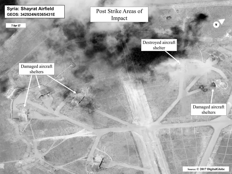 USA kaitseministeeriumi satelliitfoto Süüria Shayrati õhujõudude baasist pärast rünnakut