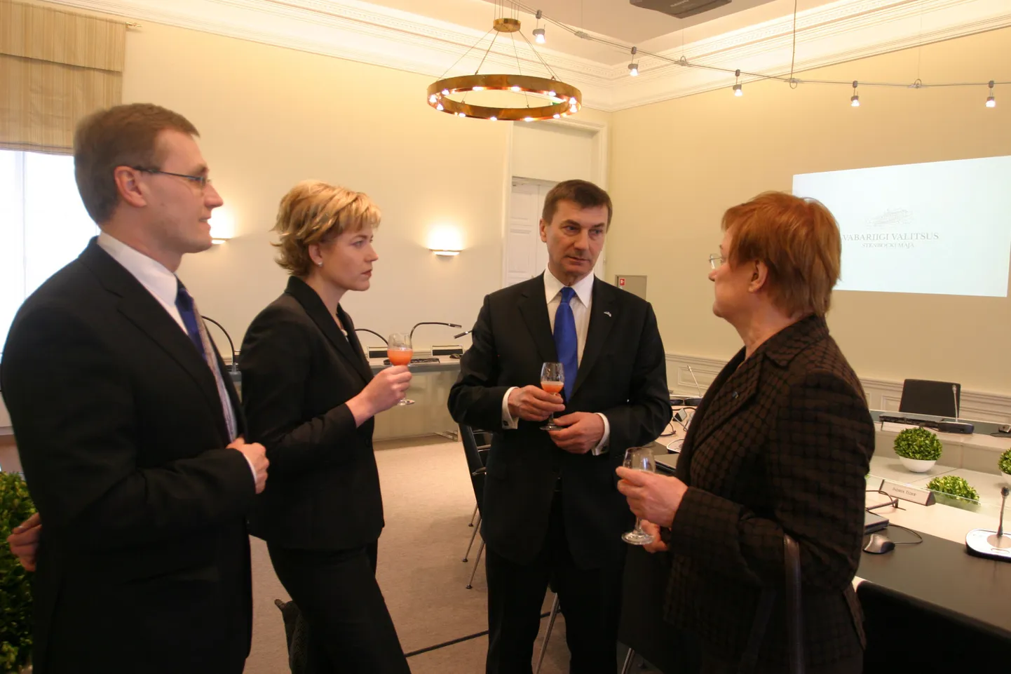 Soome president Tarja Halonen kohtus visiidil Eestis peaminister Andrus Ansipiga.
